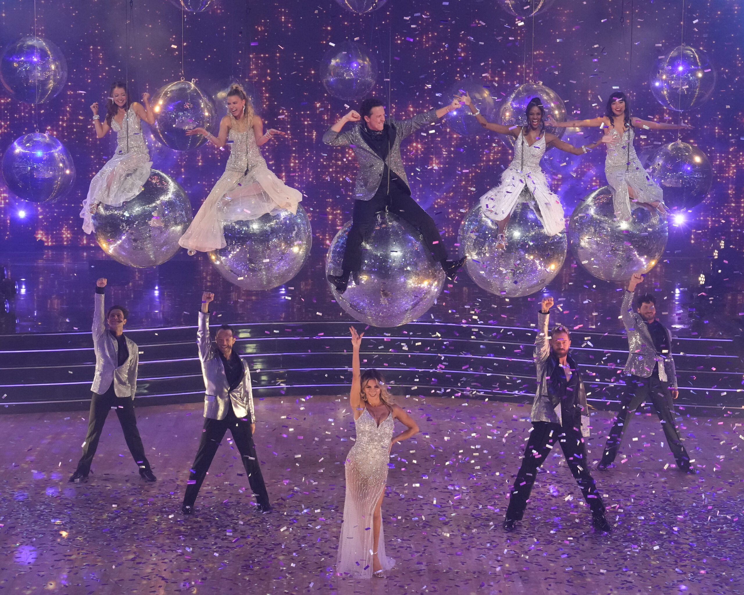 The Season 32 finalists perform in the finale for a chance to win the Len Goodman Mirrorball Trophy.